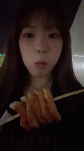 돼지년 그만 좀 쳐먹어라