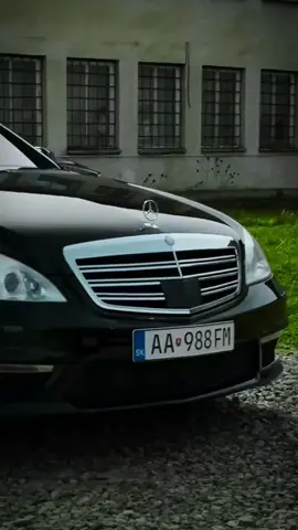 Did you know this about Mercedes-Benz W221? 🤔  Follow for more similar content! 🙏  Enjoying this type of videos? 🎥  Consider supporting me through Subscription (In Bio) it'd mean a lot.😊 #Mercedes #Benz #W221 #GermanEngineering #CarFacts #CarTok #CarEdit #FYP #Viral