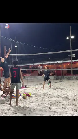 Quem já escapou de levar uma dessas?  kkkakakakakak #CapCut #volleyball #volleyballplayer 