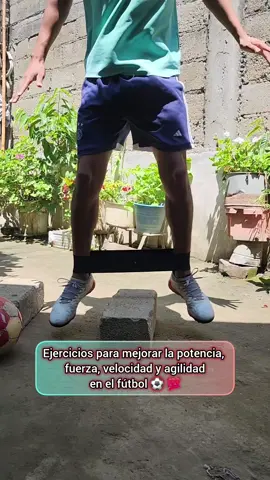Ejercicios con banda de resistencia para mejorar la #potencia #velocidad #fuerza y #agilidad en el fútbol ⚽️ 💯 