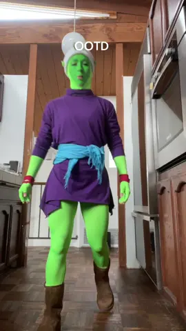 No cape but slay piccolo. (Had to repurpose the goblin cosplay 💚) #piccolo #dbz #dbzcosplay #animeexpo 