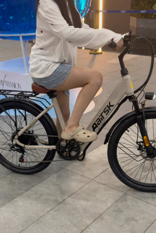 Adult double electric bicycle, with five speed regulation and three riding modes, making your travel more convenient.#tiktoklive #livehighlights #Electricassistedbicycle #electricbicycle #ebike #ebiketiktok #tiktokshop #ride #assistbicycle #bicycle #trending #tren #Summer #electricvehicle 