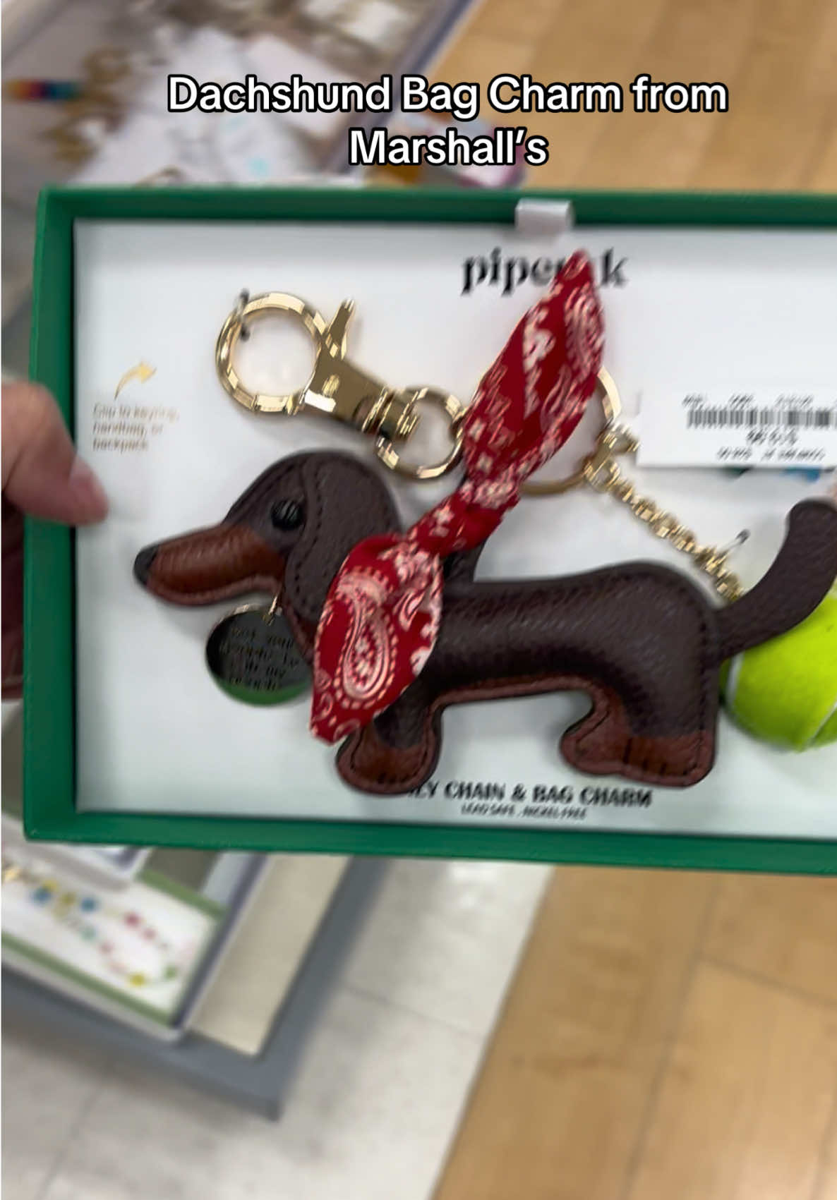 Dachshunds moms, dachshund lovers, dog moms, follow me! Today was one of the best dachshund/weenie finds day! I found so many things, this is just one video, more from today coming soon! Follow me for more!!  #dachshundsoftiktok #dachshund #dachshundaddict #dachshunds #dogmom #dachshundmom #dachshundmix #fyp #foryoupage #shoppinghaul #dachshundfinds #marshalls #bagcharm #dogtok #creator #contentcreator 