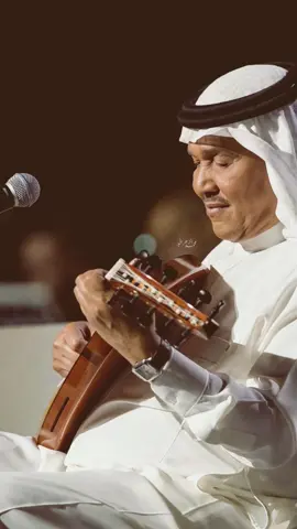 وانا من الوجد لبّيته ..  #محمد_عبده 