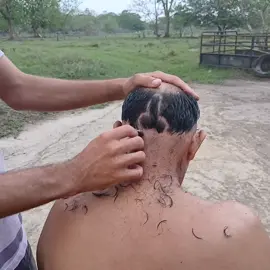 broma corte de cabello a mi hermano pidió un diseño d caballo y le dieron ñema #broma #pelu #cort #cabellosaludable #bromaspesadas 