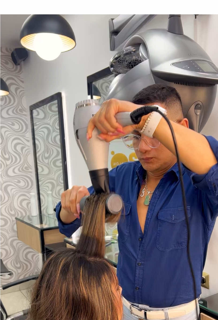 Por qué cuidarse siempre es importante !!!#CambioDeLook #BessoSalón #NuevaTú #EstiloPropio #HairVibes #HairVibes #Limpieza #Shampoo #Tricología #diseñodeimagen #Belleza #Salud #Crecimiento #Cabello #lorealpro #felps #vitaminocolorspectrum #Renovación #Empodérate 