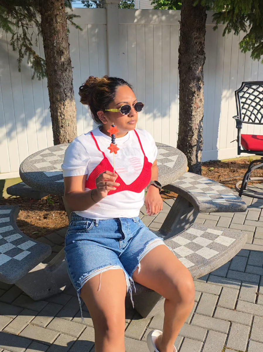 today I am the lifeguard if you're drowning I'll distract you with a good playlist 🤣🔥💃🏾 #funny #poolparty #timeofmonth #period #playlist #girls #imjustagirl 