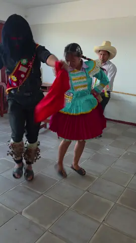 Chunchito Negro🔥, en los momentos especiales. Bailando al estilo de la Cajita y la Flauta 💃🕺. Junto a: @Leidy Infante  @Néstor Julcamoro  #cajamarca  #baile  #dale❤️  #musica  #cashua  #cajamarquina  #cajayflauta  #costumbres  #tradiciones  #cajamarca_perú🇵🇪  #paratiiiiiiiiiiiiiiiiiiiiiiiiiiiiiii  #musicatipica  #bailarina  #cajamarquinabonita🇵🇪  #chuncho  #costumbresytradiciones  #paratiperu  #zapateo  #videoviral  #tik_tok 