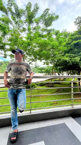 Sungai Mahakam airnya tawar, mengalir deras berwarna keruh, walaupun isi dompet tak menentu, hati riang tertawa terus 😅 #ibukotanusantara 