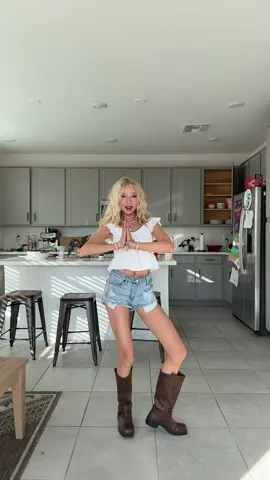 hey men.. #sabrinacarpenter #usa #dances #joyaisabella #OOTD #boots #makeup #Summer #fyp #viral #4thofjuly 