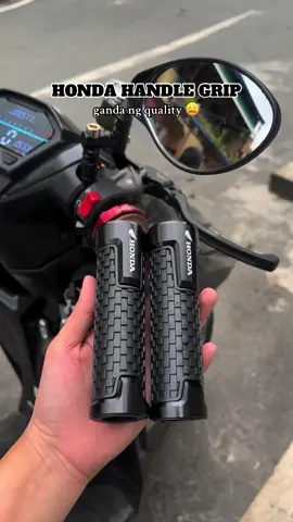 Handle grip for motorcycle #handlegrip #handgrip #motoraccessories #motorcycle #hondaclick #trending 