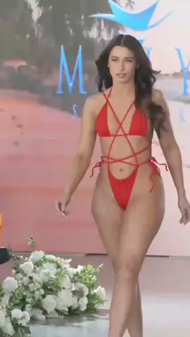 #monseiurjonnes #models #modeling #bikinis #bikiniseason #fashiontiktok #FashionWeek #pasarela #parade #fashion #show 