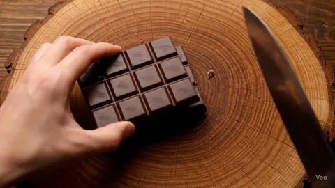板チョコパリパリ🍫 chocolate cuting asmr #asmr #asmrsounds #asmrvideo #chocolate #AI 