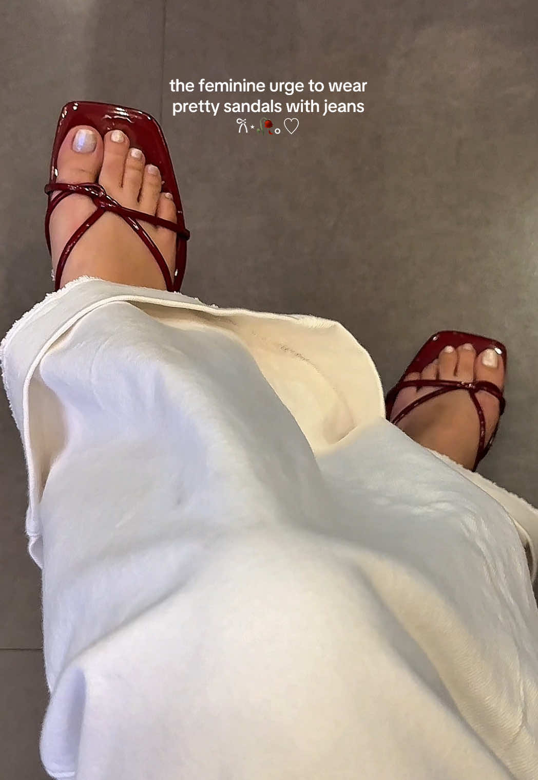 +the color😩🤝🏻 #1inchsandals #flatsandals #aztridsandals #redsandals @AZTRID 