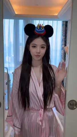 我遇见一个男孩 他的世界没有颜色，所以我决定给他点颜色瞧瞧#wakeup转场 #wakeup转场挑战 #小余想吃烧烤 