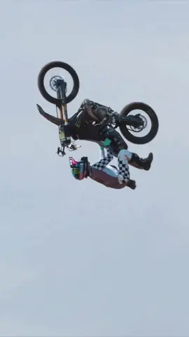 🔥🔥#promomakanliburan #fyp #motorcycle #adventure #cool #motorbike #dangerous #fire #ejeas #ejeasq8 #intercom 