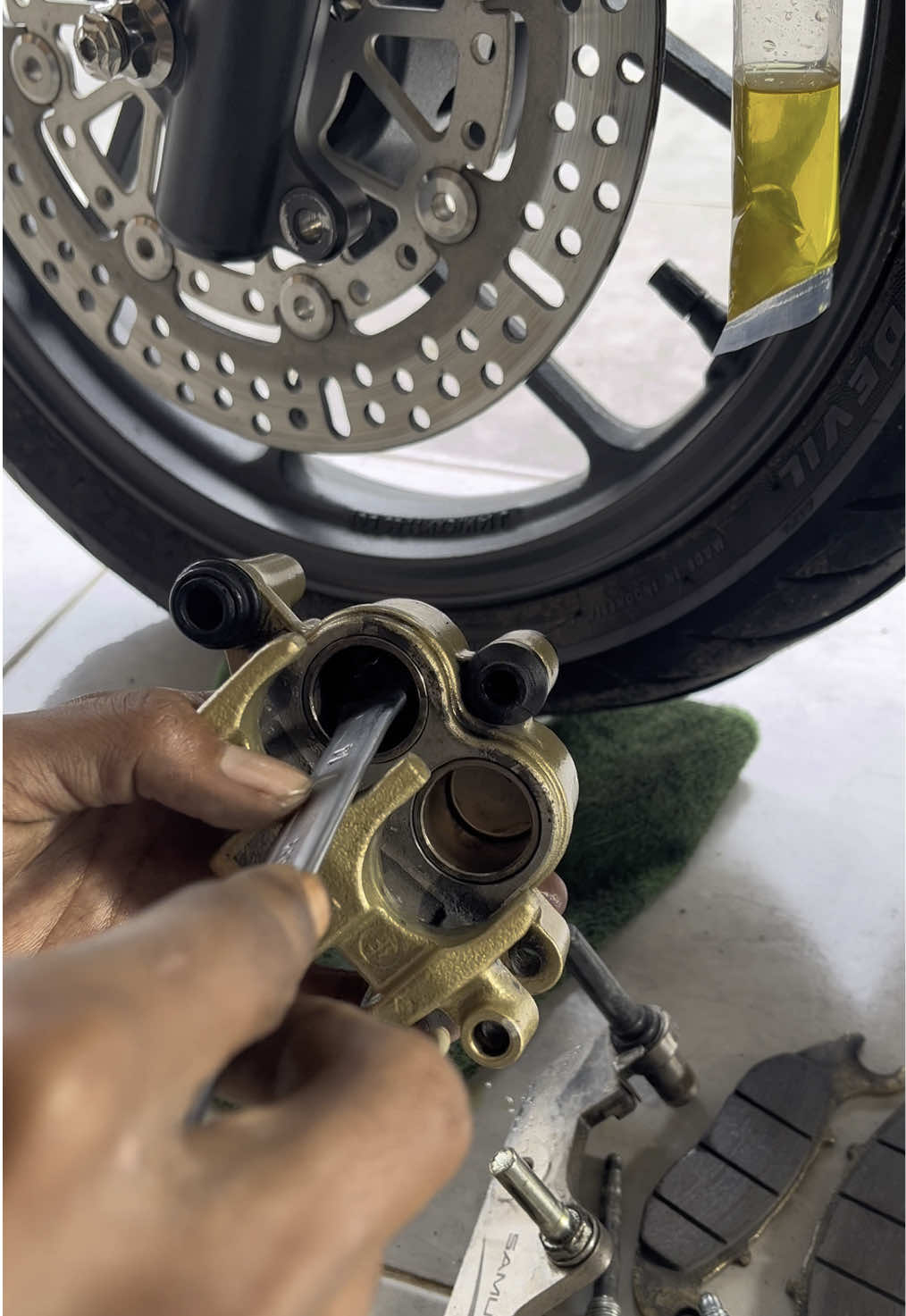 halo treker.melepas piston nissin 2p.#kalipernissin #tipsandtricks #tutorialmotor #fyp 