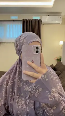 Selama ini kemana2 pake mukena atas bawahan mana kadang masih susah dimasukin tasnya karena masih ngembung ✨ #mukena #mukenamini #mukenatravel 