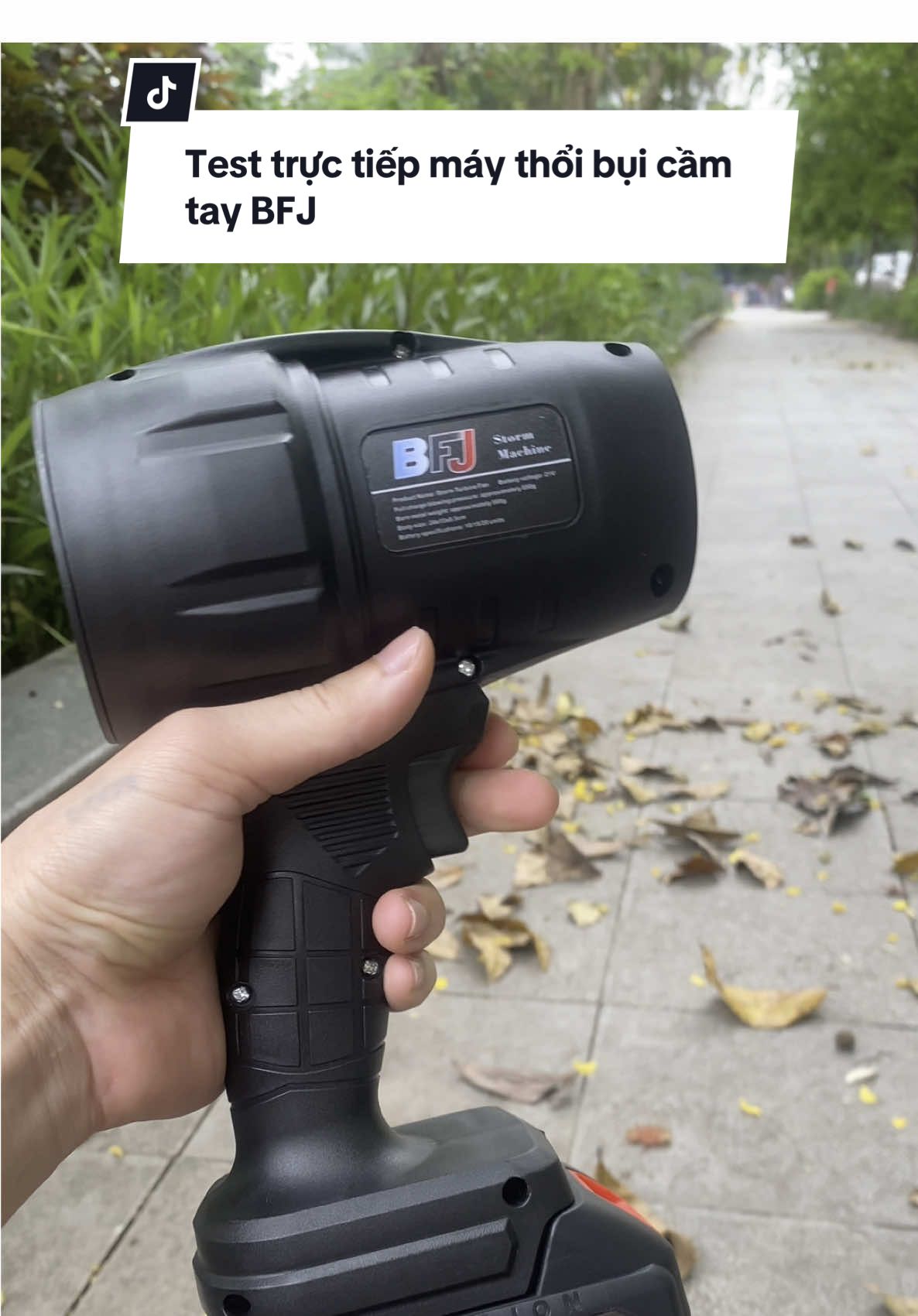 Test trực tiếp máy thổi bụi lá cầm tay BFJ #maythoibui #maythoibuicamtay #maythoiphanluc 