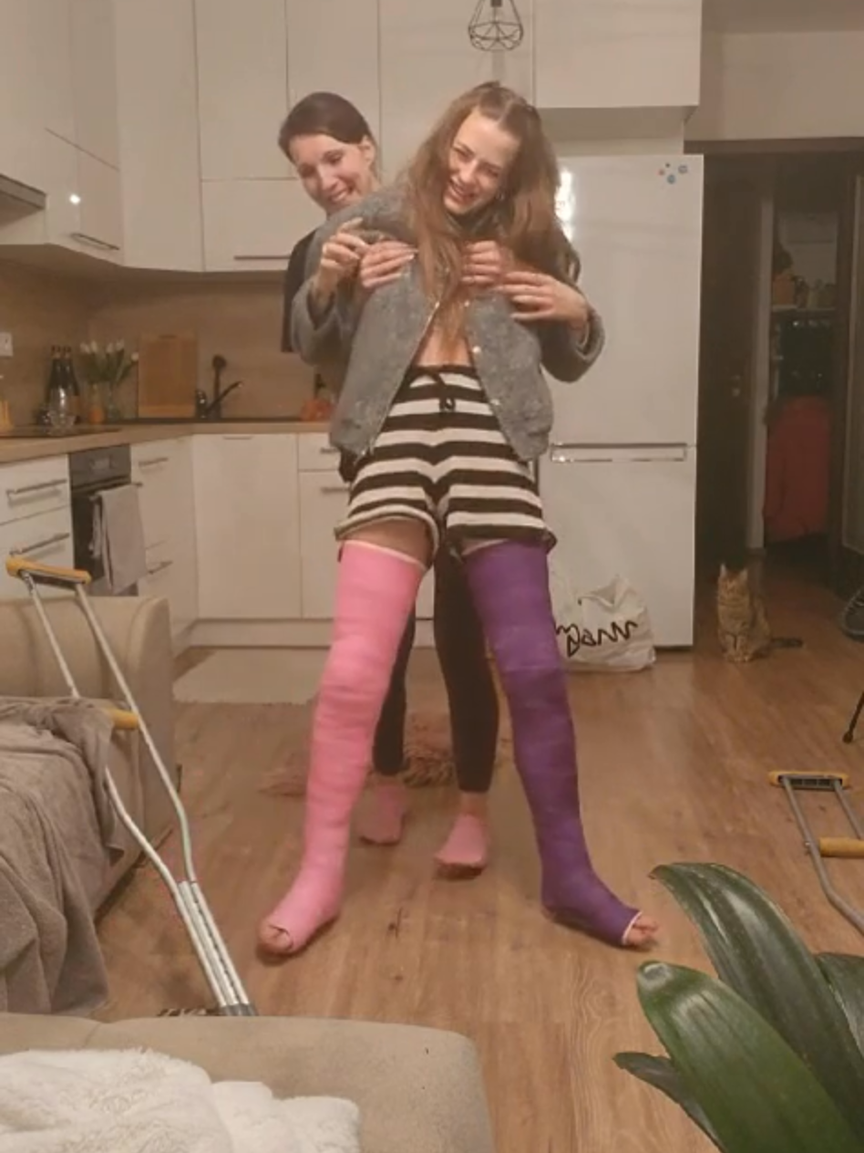 Trying to stand in long leg casts!  #bracedlife #cast #casting #casted #llc #dllc #legcast #walkingcast #doublecast #2legcasts