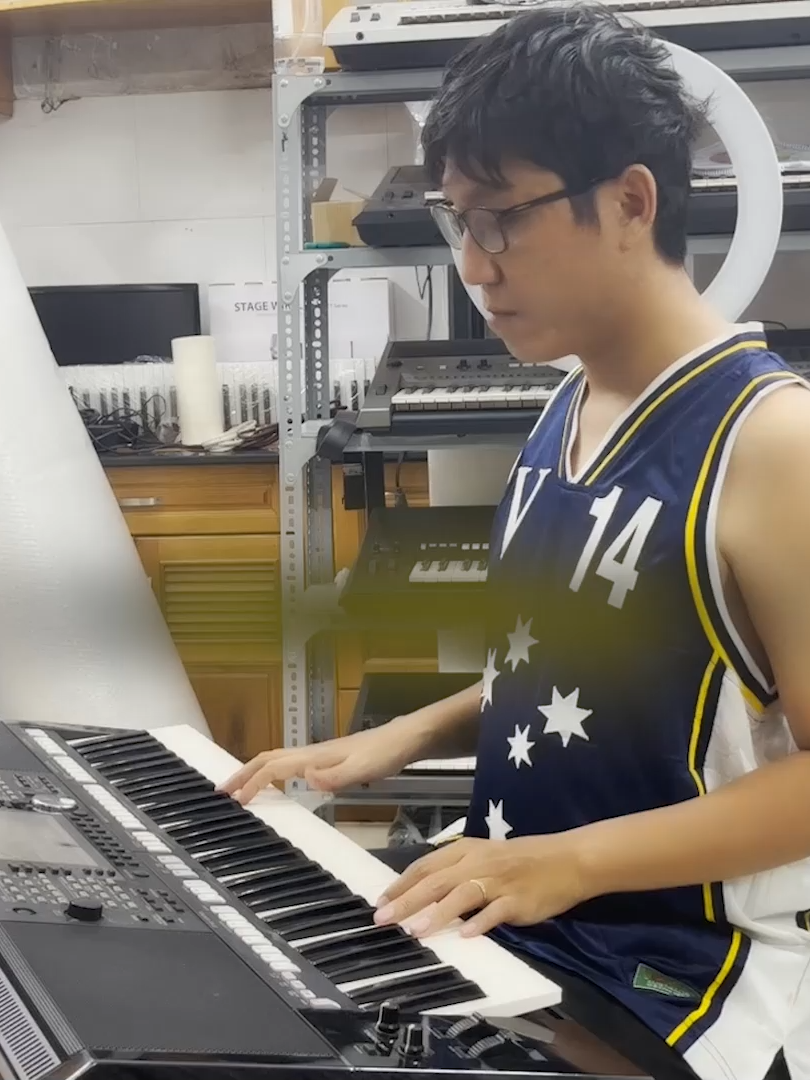 nhớ hồi nhỏ mở bài này. cả xóm lại nghe nghêu ngao hát vui lắm