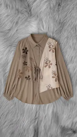 ✨ Tampil effortless ala cewek Korea? Bisa banget! Kemeja Jasmine dengan bahan Rayon Twill lembut & adem, plus motif manis yang bikin look kamu makin kece! Cocok buat hangout, kerja, atau ngonten OOTD harian 💃 📏 All Size | Nyaman Dipakai 🎨 Banyak Warna Menarik 📦 Ready Stock – Bisa Langsung Checkout! #KemejaKorea #KemejaRayon #OOTDHijabKorea #FashionCewekHits #BajuKekinian #SetelanCewek #RayonTwill #OOTDSeharihari #BajuViralTikTok #RekomendasiOutfit #KemejaMotifLucu #StyleSimple #HijabLookKorea