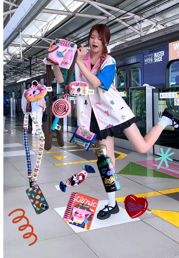 Joining the 'What's in My Bag' trend & it's full of cuteness✨💖 We ship them worldwide! 📦 #liuniconthings #smallbusiness #artist #arttowear #whatsinmybag 