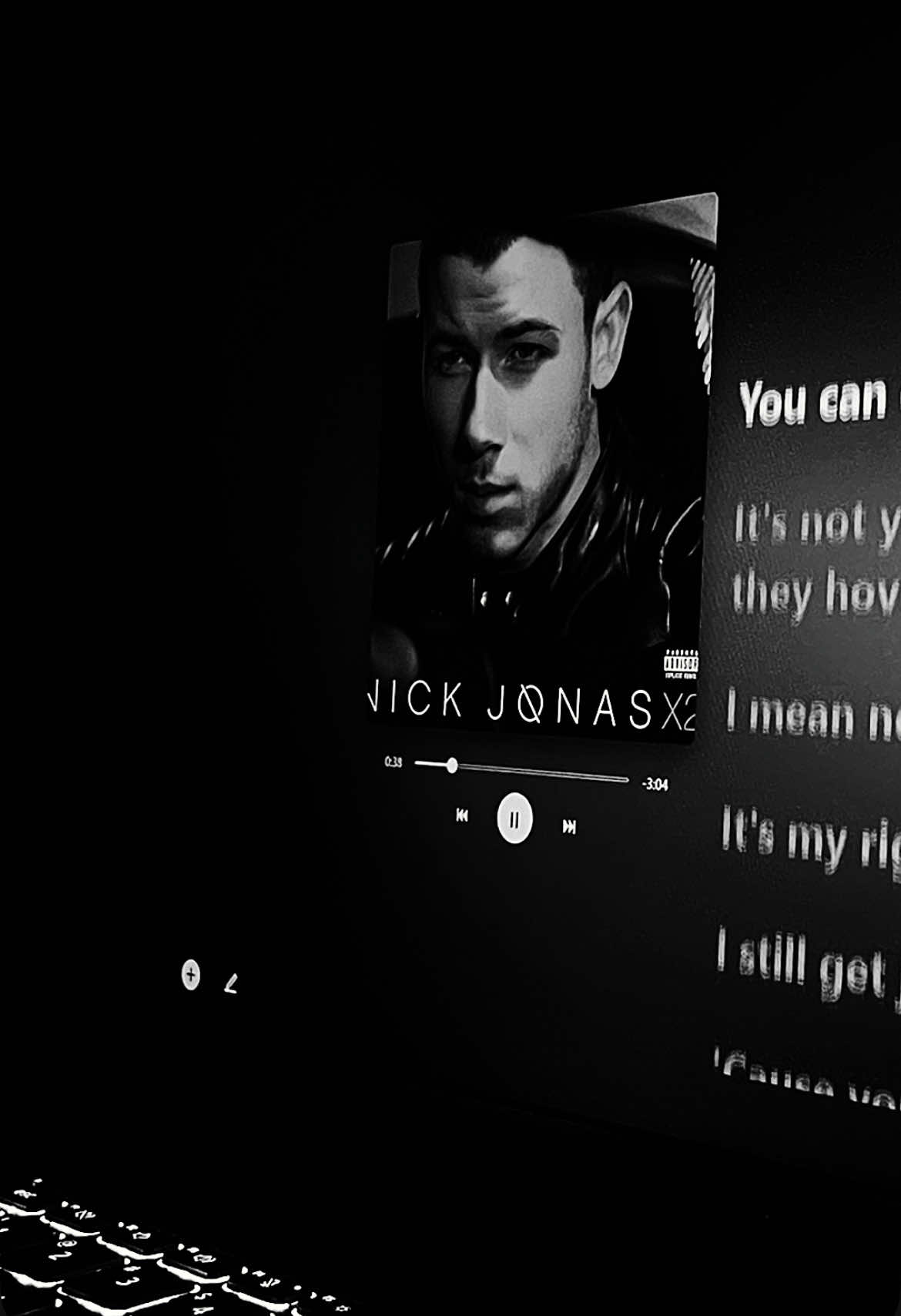 i don’t like the way he’s lookin’ at you🎵 - Jealous | Nick Jonas #jealous #nickjonas #lyrics #jealousy #audio #fyp #fypシ #lyrics_songs #lyricsvideo #foryoupage #moodboost 