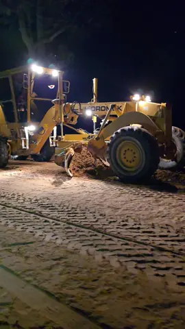 เทไปอีกแบบ#รถเกรด#กายเกรดเดอร์ #เก๋เกรดเดอร์คนสร้างถนน #motoniveladora #greyder 