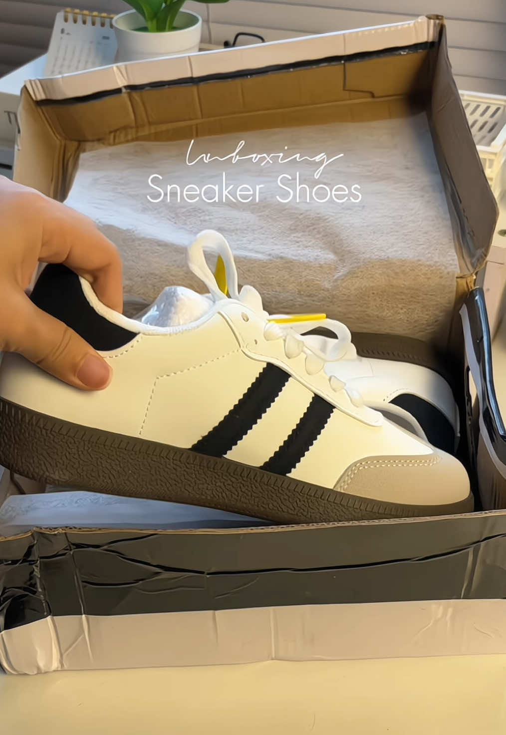 Đôi giày basic giá hạt dẻ nhưng cân mọi oufit của tuiii #xuhuong #giaysneaker #giaydepxinh #giaythethao #sneakers #unboxing 