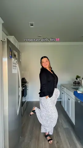 love that my job consist of me having to dress up 🤭🥰 #corporatelife #corporate #dressingup #OOTD #ootdinspo #girly #girlythings 