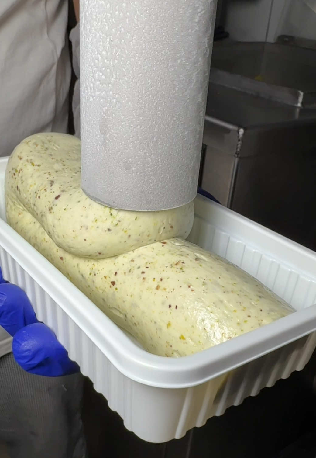 K.Maraş Fıstıklı Maraş Dondurması Yapılıyor…😋😋 #türkiye #kahramanmaraş #dondurma #icecream #gurmemarask 