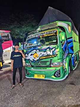 A@galih_n.r07 numpang foto sama armada nya dulu wkwkwk#fakesituation⚠️ #truk_oleng #fyp #fypシ゚viral #truk 