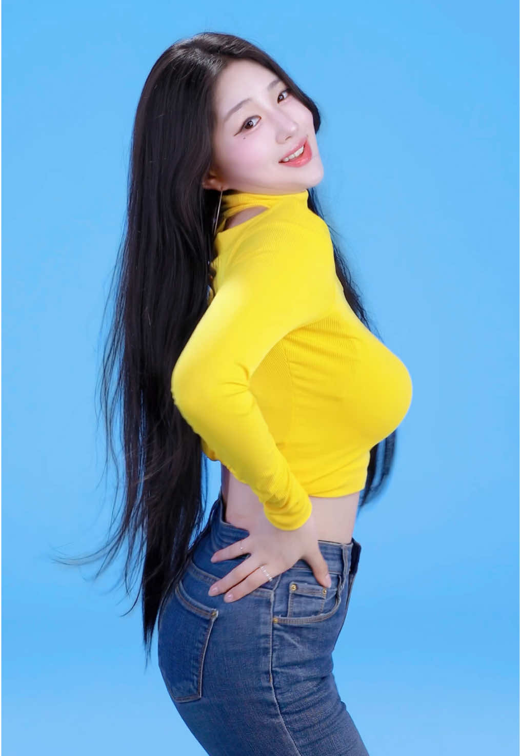 밝게 예쁘게 자신 있게 하늘팝🐰💛 #bubblepop #현아 #kpop #청바지 #dance #dancevideo 