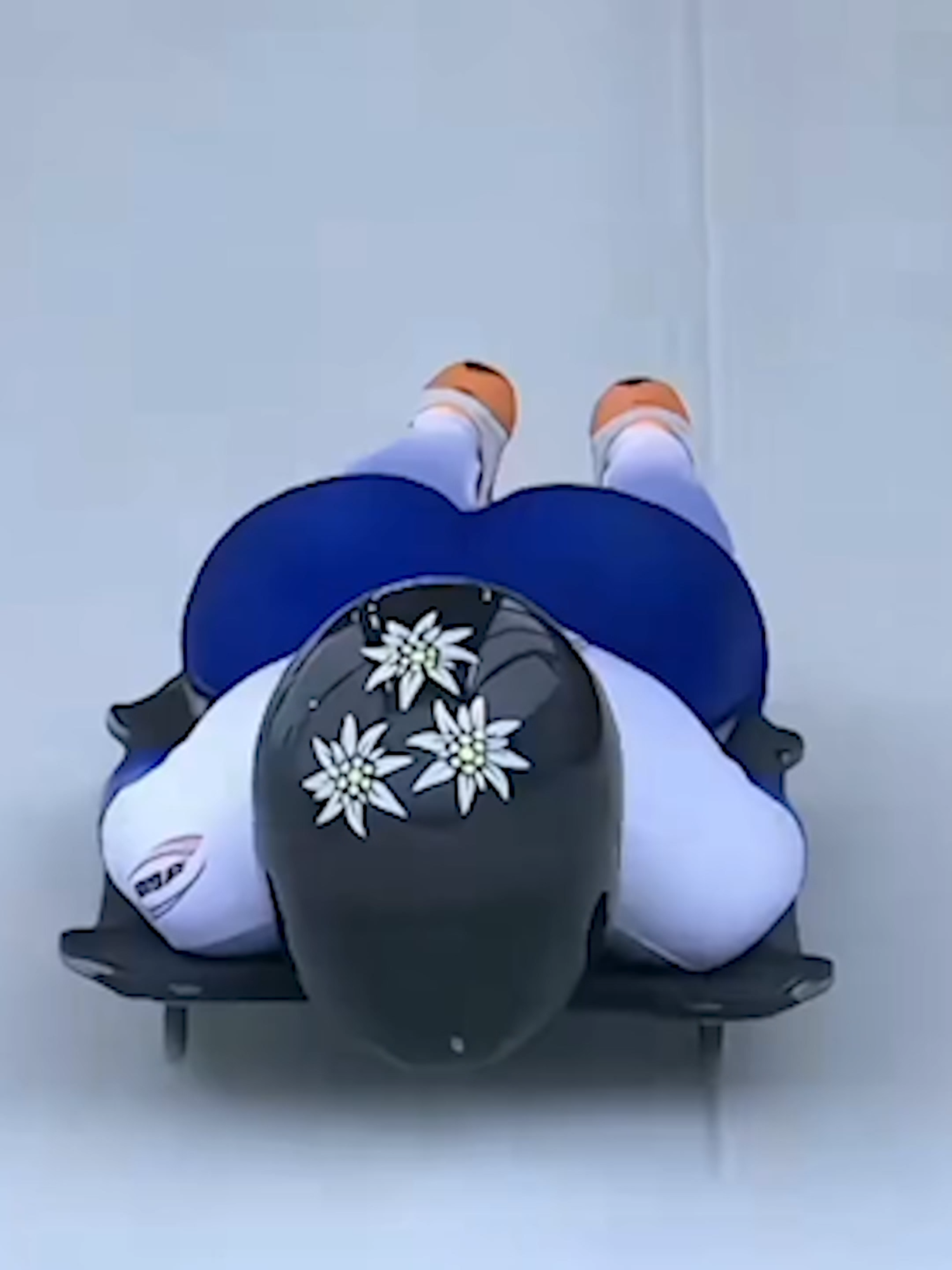 No gano el Oro, pero nos gano a todos 😍🔥 No fue la mejor del mundo, pero sí la más querida. A 120 km/h sobre el hielo, esta atleta italiana no necesitó una medalla para volverse viral 🏅 Con solo 24 años, carisma explosivo y una belleza que deshiela el invierno, se volvió el rostro más famoso del Skeleton. 💬 ¿Tú qué opinas? ¿Preferirías ganar seguidores o una medalla? 🥇📲 #Skeleton #JuegosDeInvierno #Atletas #DeporteExtremo #Italia #Viral #BellezaNatural #Inspiración #HistoriasQueInspiran #DeporteConEstilo