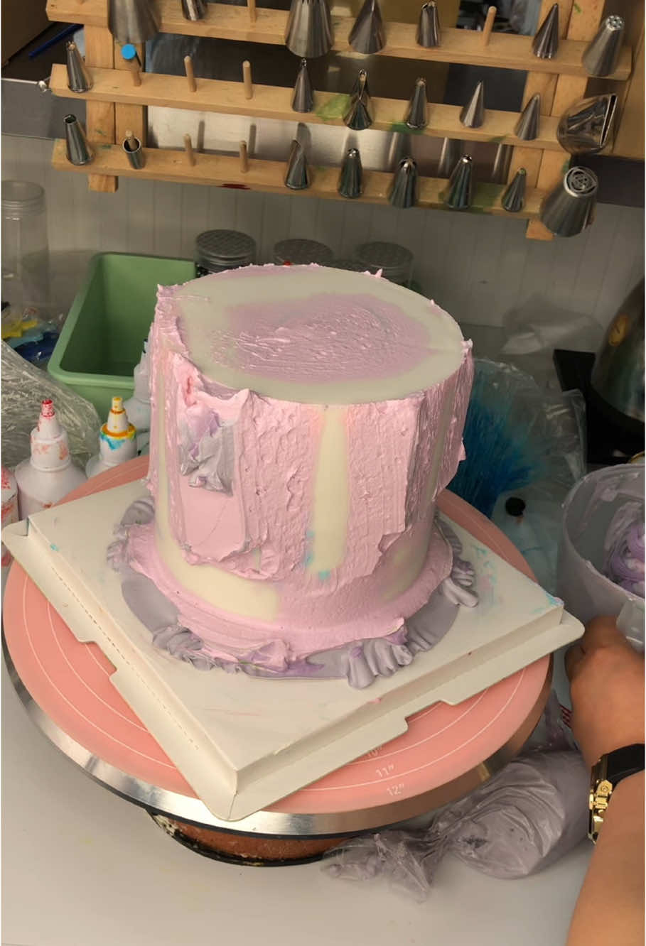#Capcut diy so cute cake and very nice #fyp #cake #caketiktok #cakevideo #beautifulcake #diycake #cakepiping #caketutorial 