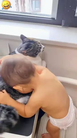 So cute baby #funny #tiktok #baby #fyp #Foryou #funnyvideos #cute #funnytiktok #funnybaby #dog #cat 