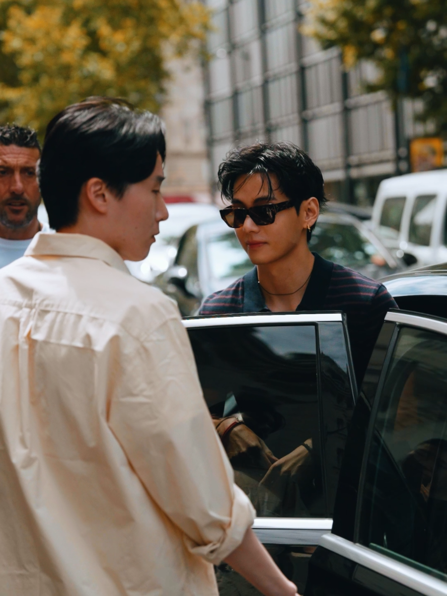 Taehyung in Paris for the Paris Fashion Week ✨️ 🎥 : Dathhh #taehyung #V #BTS #celine 