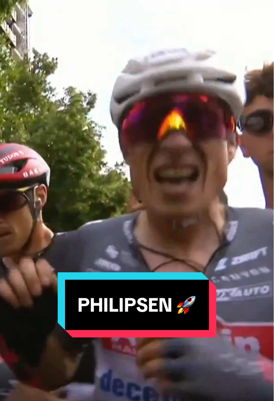 The first yellow jersey! 👏 Chaotic. Crazy. Cruel. Stage 1 of the Tour de France ends with Jasper Philipsen in yellow! 🟡