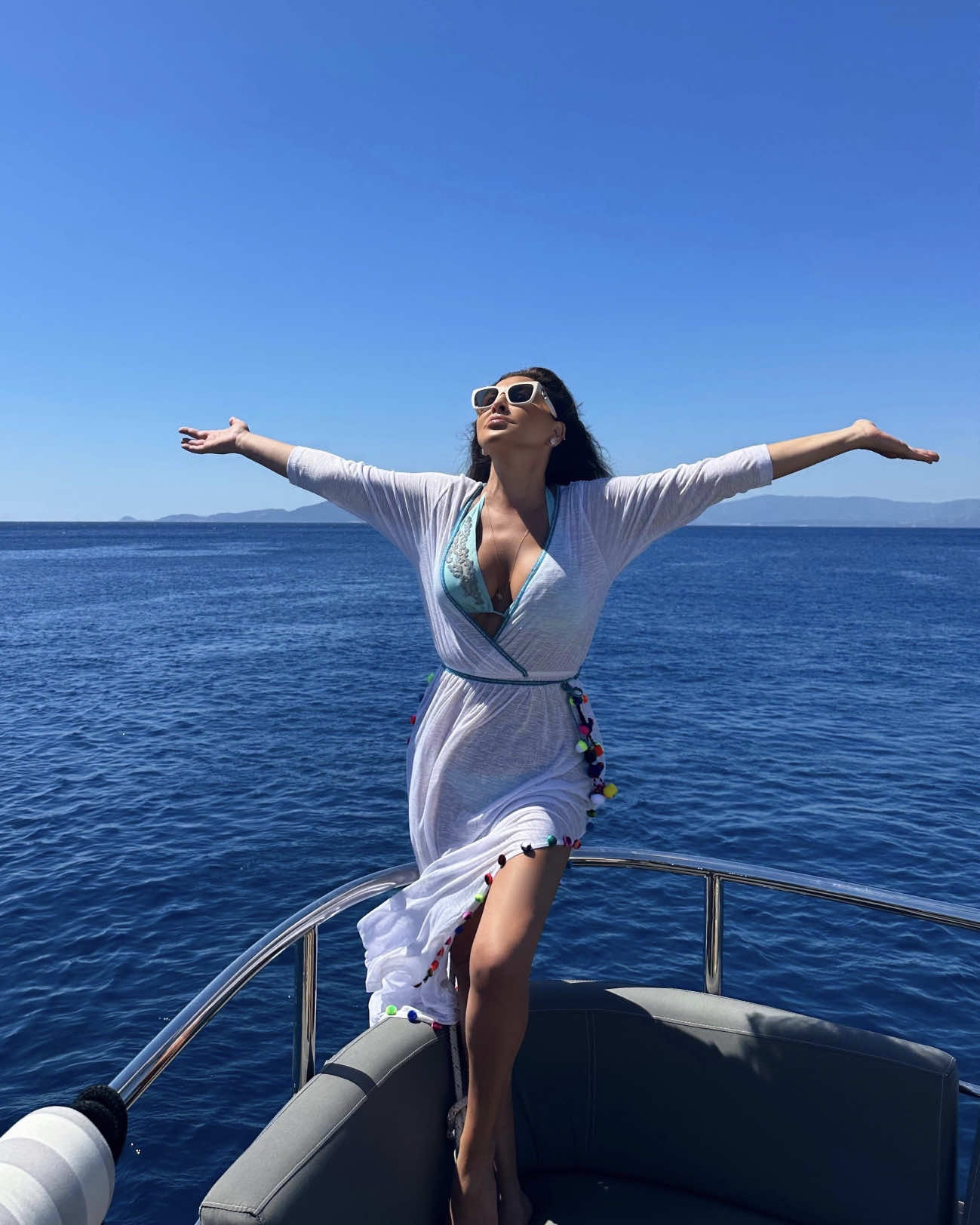 انا بتمايل على الBeat🤍☀️🌊 #Elissa 