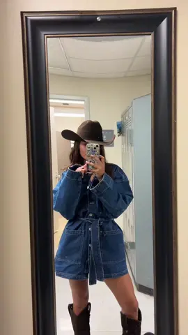 Dirty mirror 🙃 #westernfashion #western #htx #outfitinspo #fyp 