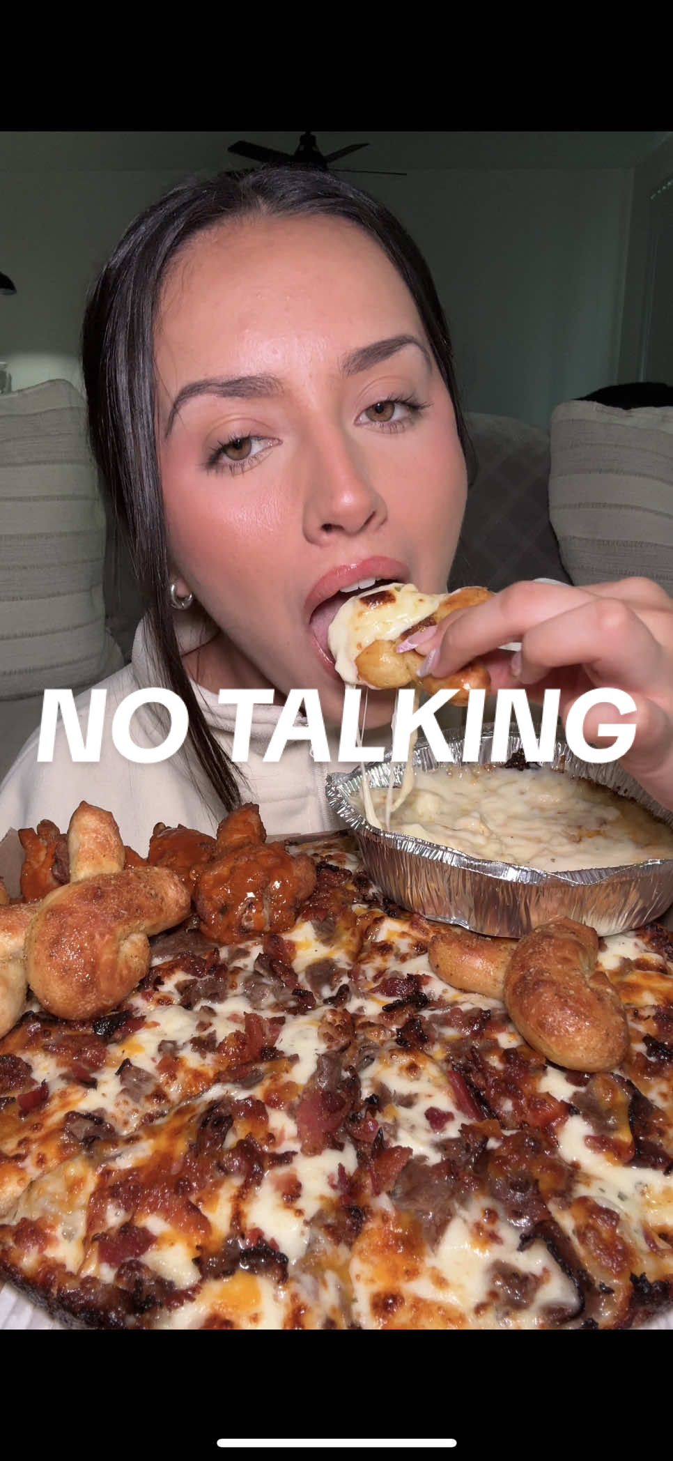 @Domino’s mukbang no talking, trying the VIRAL pan pizza 🍕🔥 #dominos #dominospizza #pizza #cheesy #mukbang #eating #Foodie #foodasmr #notalking #eatwithme #fyp 