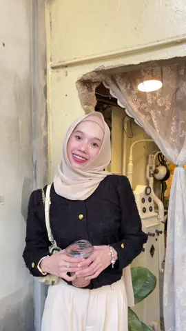 𝙊𝙪𝙩𝙛𝙞𝙩 𝙖𝙩 𝙘𝙖𝙛𝙚𝙩𝙚𝙧𝙞𝙖 ⭐️🥯🗯️#outfit #OOTD #cafeteria #fyp 