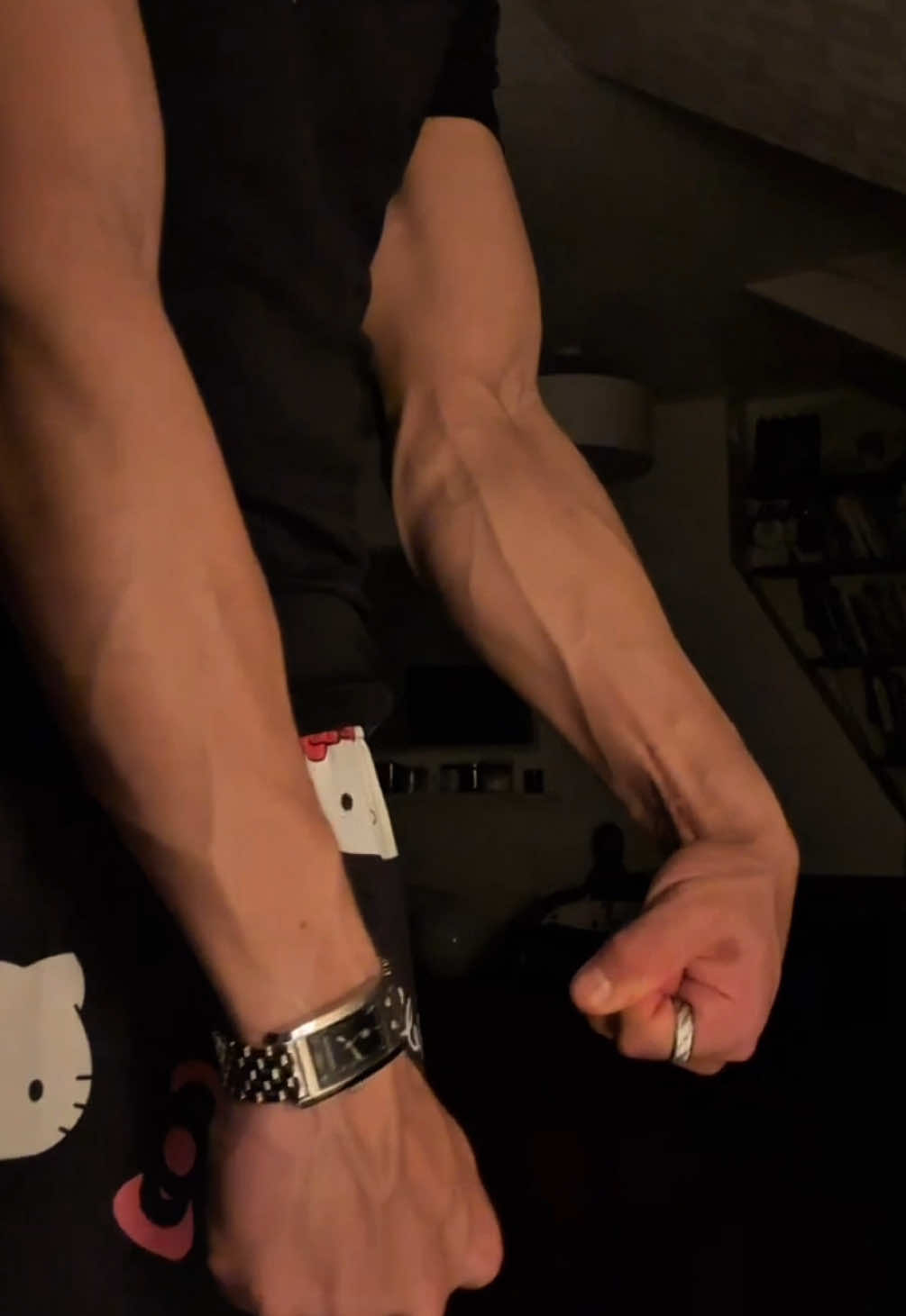 #biceps #veins #veiny #hellokitty #sendbiceps #veinyarms #hands #veinyhands #veinscheck #arms 