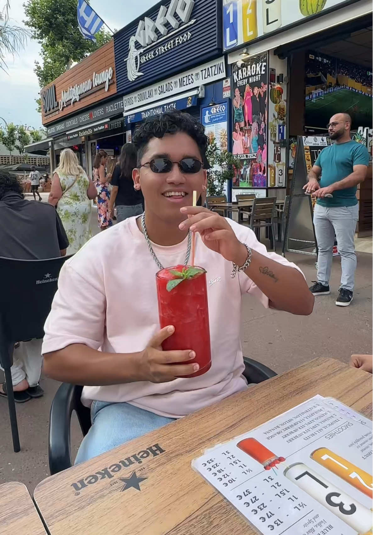 La vida con tragos es más sabrosa 🥴🥴 #onelitercocktails #friends #friendsreunion #cocteles #cocktail 