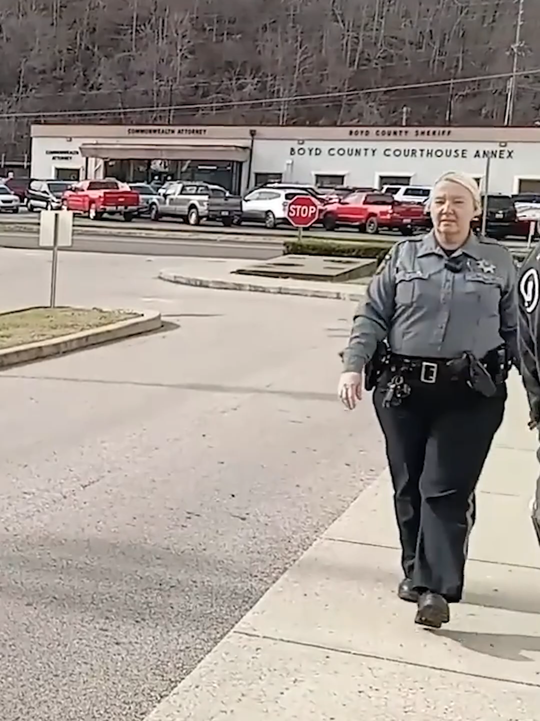 Sheriff's Deputy locks up Citizen for Free Speech ~ EGO HURT ~ FALSE AREEST ~ First Amendment Audit