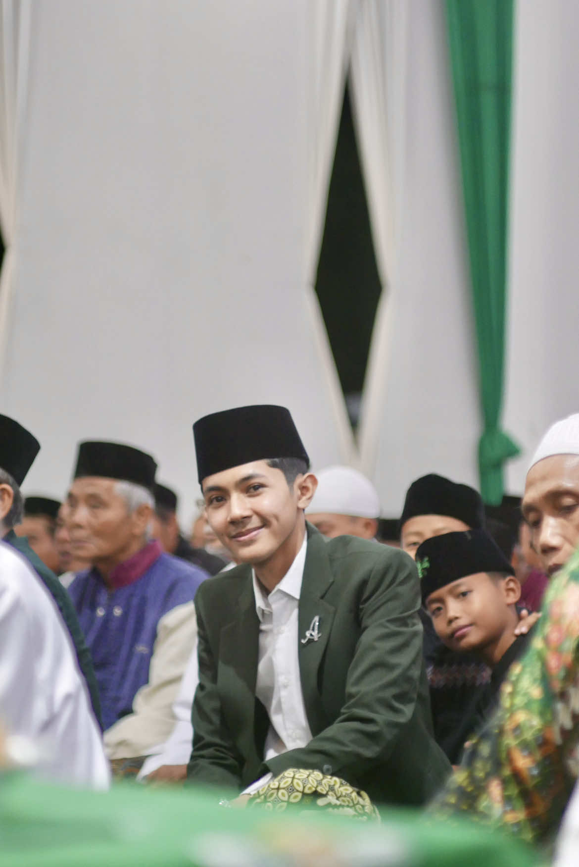 “ Cinta yang tulus tak selalu mudah digapai,tapi selalu layak diperjuangkan “ @Syafiqalatas #asyiqofficial #asyiqmania #syafiqalattas #asyiqjalurvip 