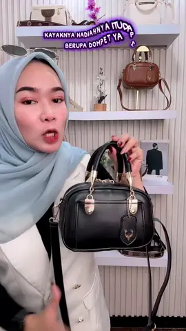 Spil LAURA BAG , Rekomendasi ootd semakin cantik #tiktoklive #livehighlights #samdeshop #slingbag #taswanita #hargaterjangkau #belilokal #guncang77 #beliditiktok #tascantik #fypシ #promoguncang77 
