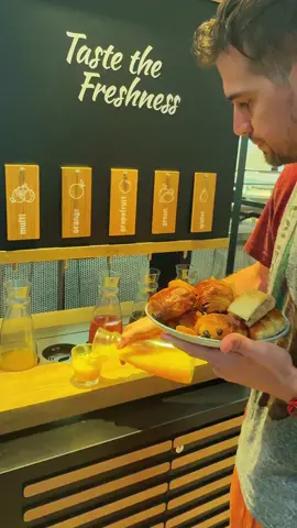 Did you catch the magic? Watch again if not! A big thank you to @novotelgeneva for having us during our Europe Vacation! Absolutely loved it! More travel collab content coming soon! #travel #europe #travelcontent #travelcollab #novotelgenevecentre 