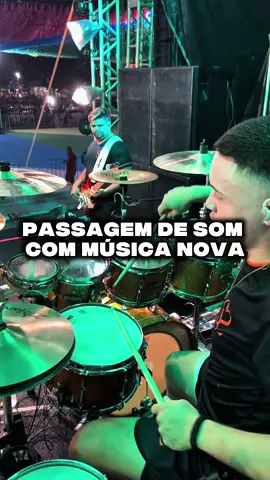 Passagem de som, checando bateria e passando música nova pro show 🔥 . . . . #forro #baterista #drums #checksound 